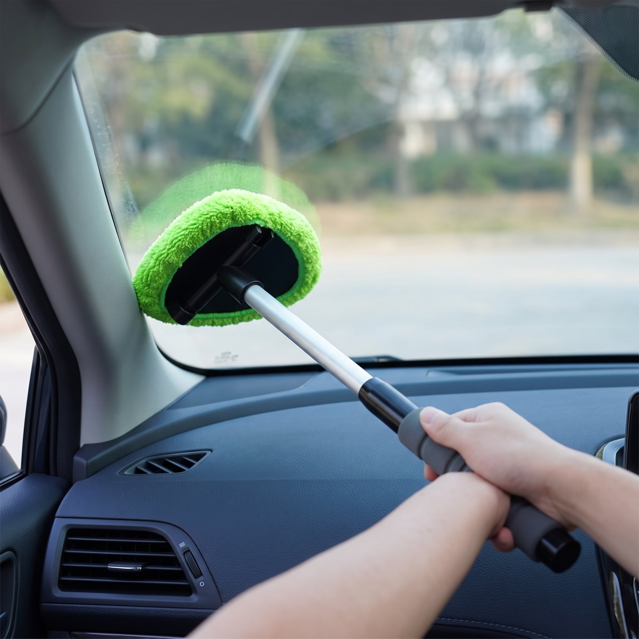 Clear Reach cleaner with pivoting head and removable microfibre pad